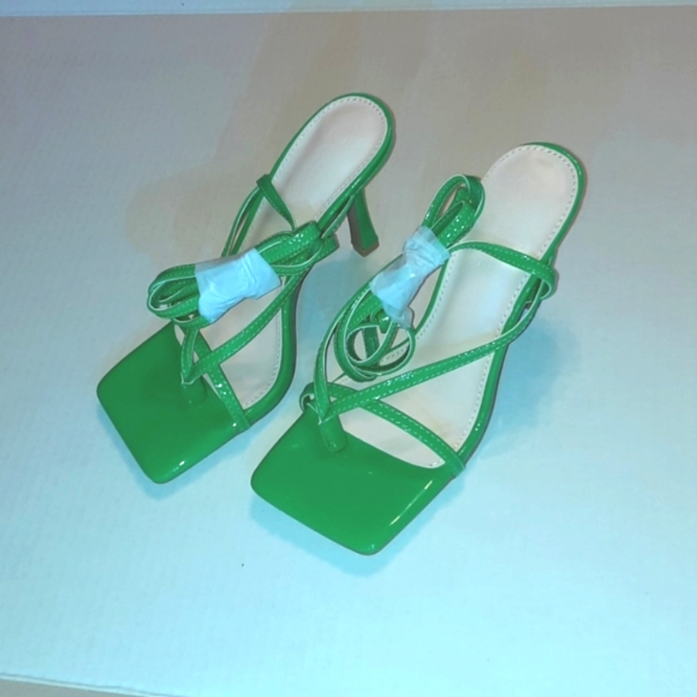 Couto Neon Green ankle buckle strap flip flop heels sz 5 1/2